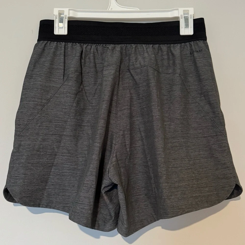 Adidas Aeroready Men’s Gray Athletic Lined Shorts drawstring‎ 5” inseam Small
